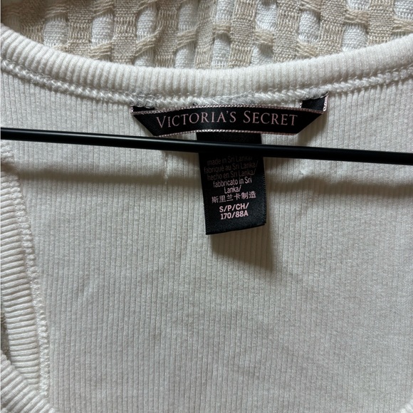 Victoria's Secret Cream Tank Top - Picture 2 of 3